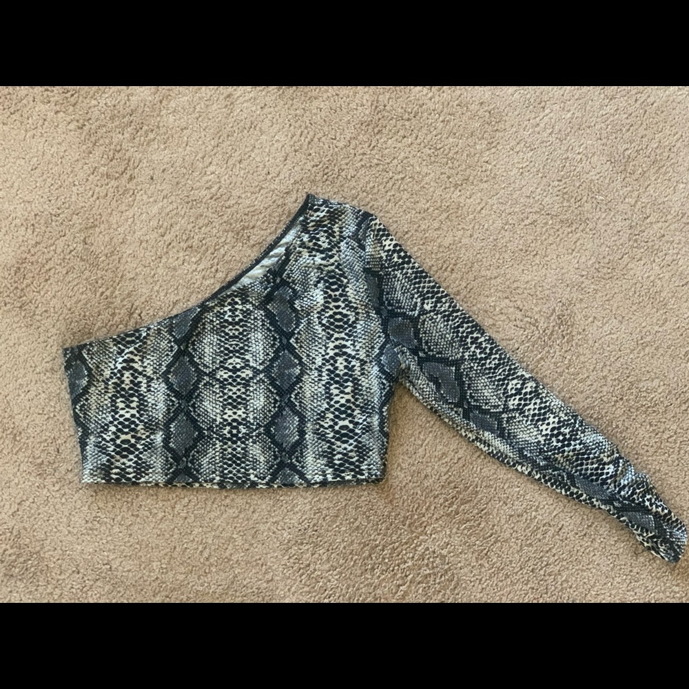 Shein One Sleeved Snake Pattern Crop Top (XL)
